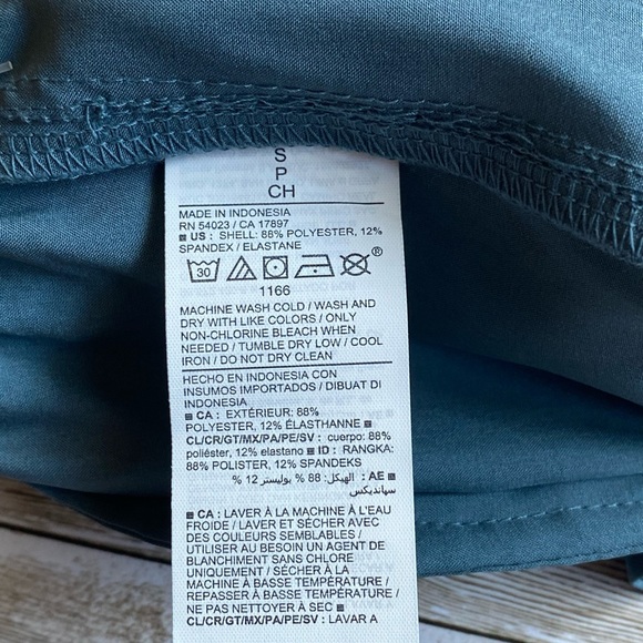 💥 FLASH SALE! 🆕 Old Navy Women High-Waisted StretchTech Cropped Tapered Pants - Picture 8 of 10